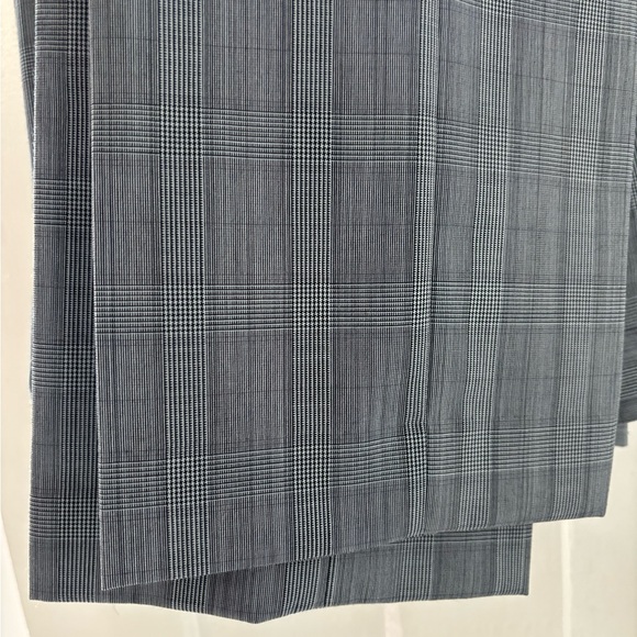 RW&CO Men’s Tailored Fit Suit. Jacket - 42. Trousers 32x32. Grey-blue. - Picture 6 of 7